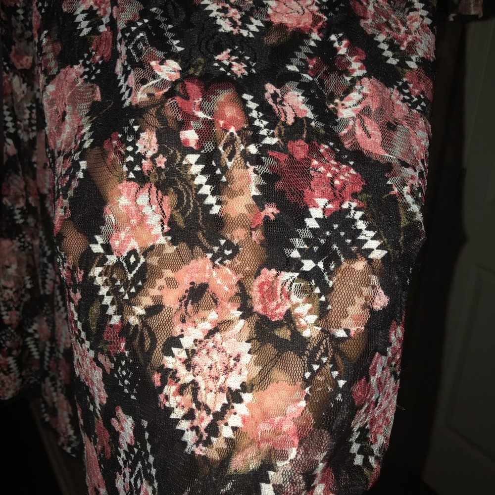 Cute floral multicolored comfy dress. Light fit, dress has liner under dress